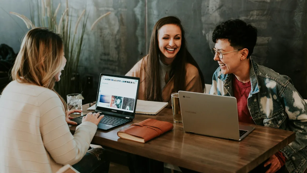 Bureau exécutif et dirigeants de l'association Lucette Production